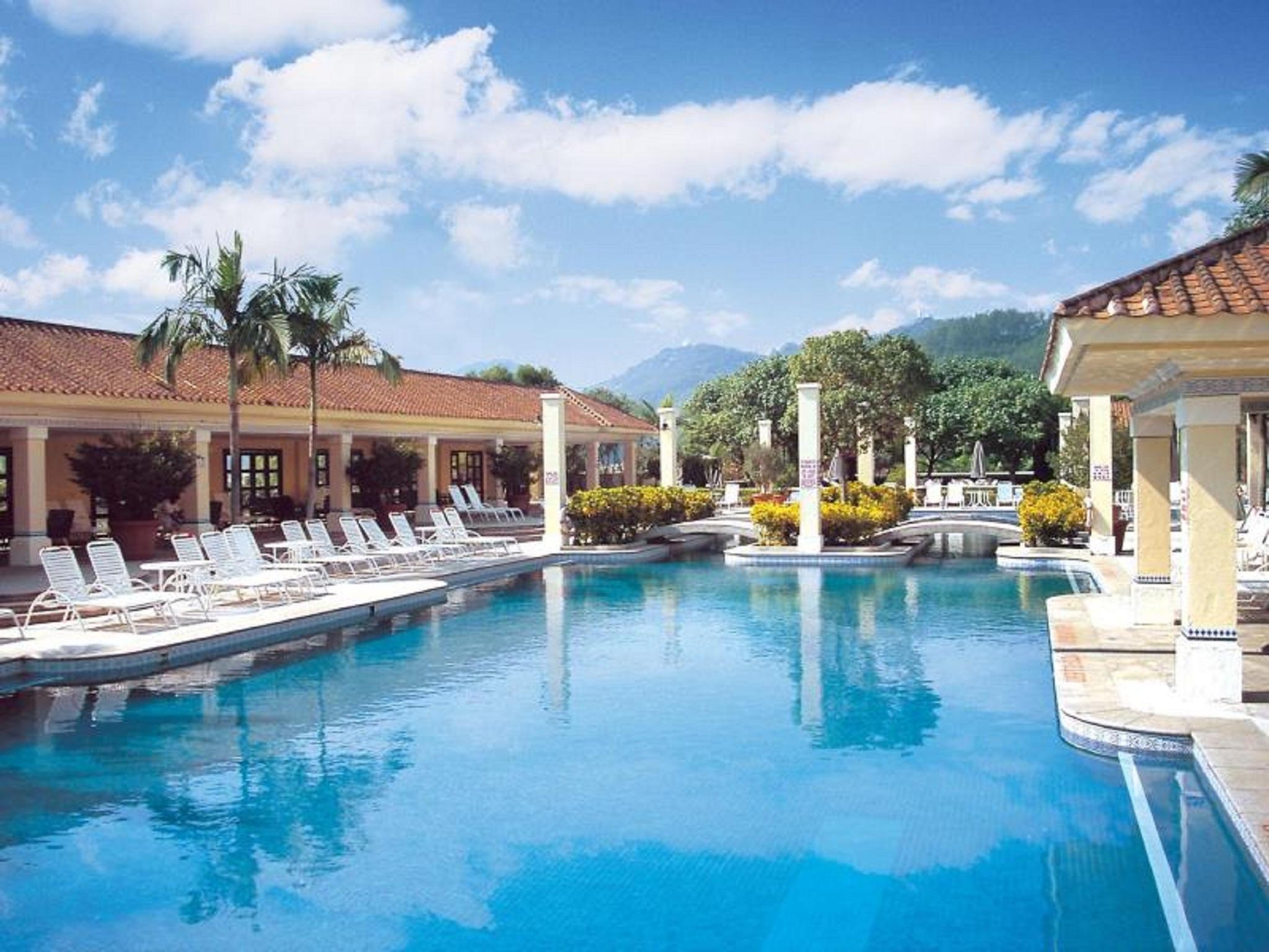 Grand Coloane Resort Μακάο Εξωτερικό φωτογραφία The pool at Sandals Royal Plantation