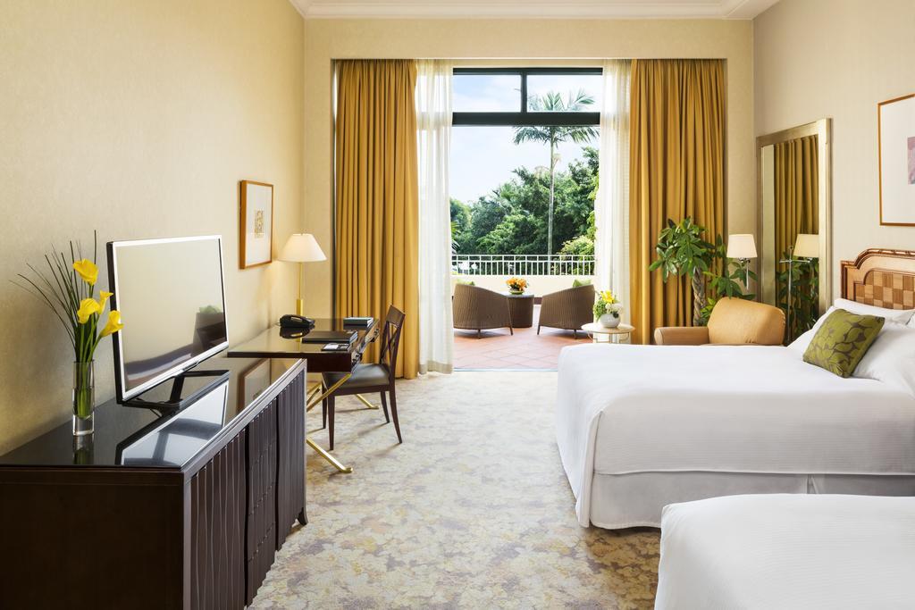 Grand Coloane Resort Μακάο Εξωτερικό φωτογραφία A guest room at the Four Seasons Hotel
