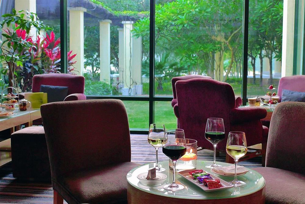 Grand Coloane Resort Μακάο Εξωτερικό φωτογραφία Wine tasting at the Château d'Antan