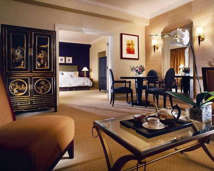 Grand Coloane Resort Μακάο Δωμάτιο φωτογραφία A suite at the Mandarin Oriental, Hong Kong